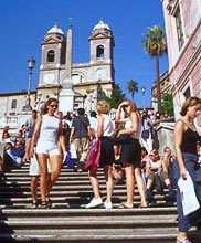 turisti-piazza-di-spagna